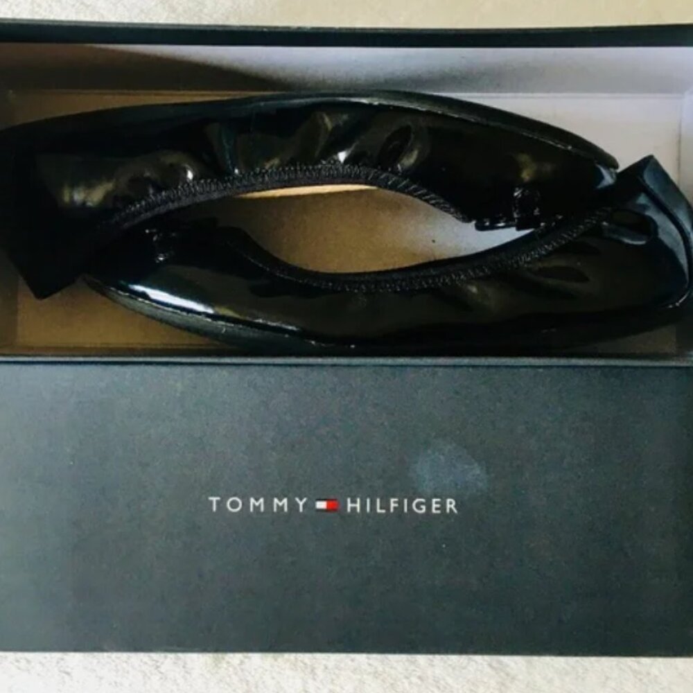 Brand New Women's Tommy Hilfiger Carmon Black Patent Leather Logo Ballet Flats